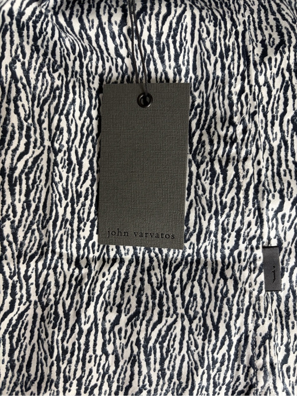 John Varvatos Black & White Short-Sleeve Button-Down Shirt - Picture 5 of 6